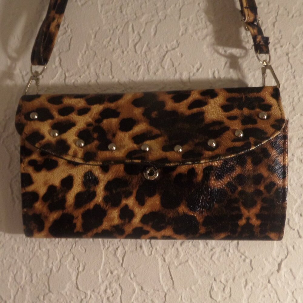 Ladies Leopard Clutch